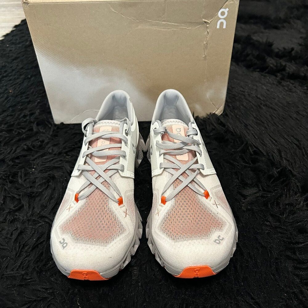 ON CLOUD X Ivory / Alloy athletic training lace up shoes sneakers women's 9 new - Picture 7 of 8